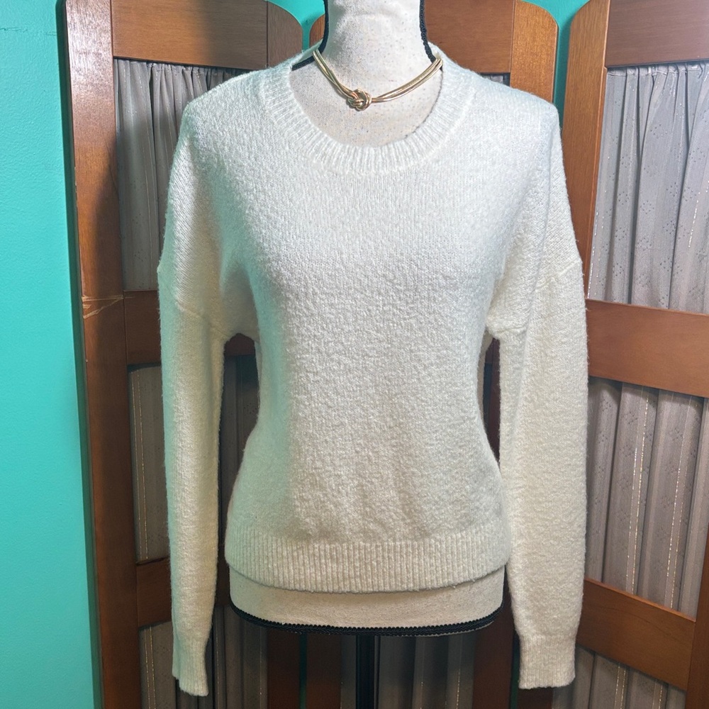 Forever 21 Creamy white Crew Neck Sweater